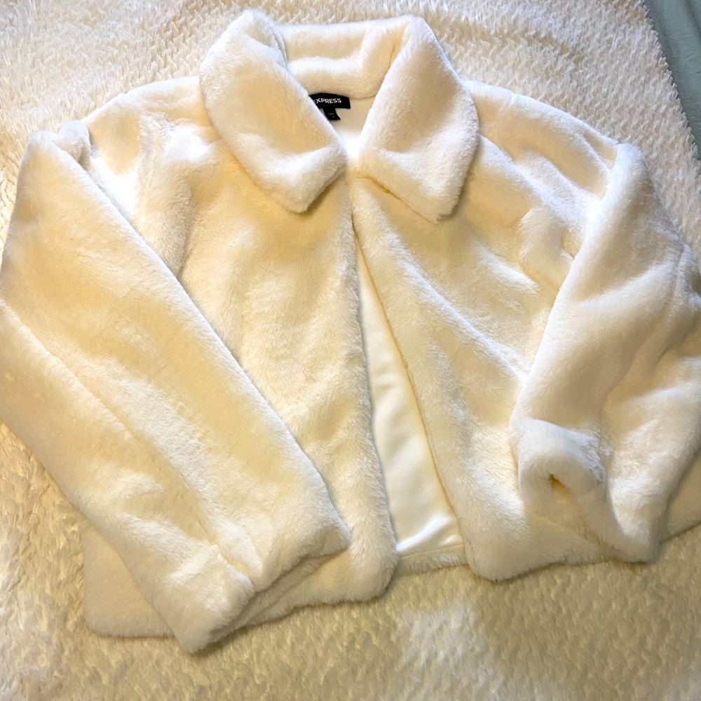 White women’s jacket/teddy jacket